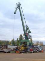 Ein Hafenkran der BEHALA am Schrottumladeplatz am Oberhafen im Hafen Neuk�lln mitten in Berlin, 2008 