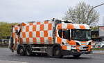 Berlin Recycling GmbH mit einem modernen SCANIA L 320 Müllentsorgungsfahrzeug mit FAUN VARIOPRESS Müllpresse am 13.04.26 Berlin-Marzahn.