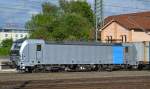 Railpool Siemens Vectron 193 803-4 (91 80 6193 803-4 D-Rpool, Siemens Bj.2011) für BoxXpress mit containerzug bei der Durchfahrt Bhf.