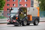 Kehrfahrzeug Typ? der Berliner Stadtreinigung (BSR KW 190), 27.05.13 Berlin-Putlitzbr�cke.