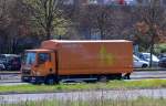 Ein MAN TGL 8.150 Laster mit Pritschenaufbau mit Planeüberzug der Berliner Stadtreinigung (BSR Nr.