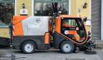 Eine Kehrmaschine, ein JUNGOJET 3500 vom Hersteller Nilfisk der Berliner Stadtreinigung (KW247) beim S�ubern der Silvester�berbleibsel auf den Berliner Stra�en, 02.01.15 Berlin-Pankow.