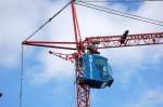 Interessant ist die h�henverstellbare F�hrerkabine bei dem Mobilbaukran von LIEBHERR Typ MK 63, die dem Kranf�hrer optimale Sicht zum Zielort der transportierten Gegenst�nde auf der Baustelle