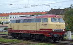 Seit einiger Zeit für BahnTouristikExpress im Einsatz, die wunderschöne in alten DB Farben gestalte 217 002-5 (92 80 1217 002-5 D-BTEX) bei der Ausfahrt Bf.