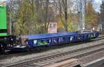 Niederflurwagen zum Transport von Straßenfahrzeugen und Baumaschinen auf Schienen der Fa.