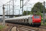 An CTL vermietet akiem Lok PRIMA E 37 530 (91 87 0037 530-9 F-VC) mit Ganzzug Silowagen am 14.06.12 Bhf.