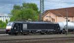 MRCE Dispolok ES 64 F4-806 (189 806-3, Siemens Bj.2011) für CTL tätig mit Kesselwagenzug bei der Durchfahrt im Bhf.