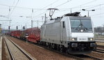 CTL mit 186 266-3 mit einem Leerzug Rungenwagen am 12.04.16 Durchfahrt Bhf.