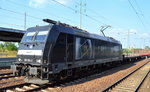 Die CTL mit ihrer MRCE Lok 185 564-2 und einem Güterzug Drehgestell-Flachwagen (leer) am 13.09.16 Durchfahrt Bf.