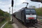 Immer noch ohne Frontbeschriftung, die MRCE Dispo 189 802-2/ES 64 F4-802 für CTL mit Kesselwagenzug am 05.04.17 Bf.
