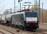 Weitere MRCE Dispolok im Dienste von CTL, die relativ neue E 198-284 / ES 64 F4-284 (91 80 6189 284-3 D-DISPO, Bj.2009) mit Kesselwagenzug bei der Durchfahrt im Bhf.