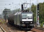 MRCE Leasinglok 185 555-0 (Bombardier Bj.2005) in Diensten von CTL zum Aufnahmezeitpunkt hat MRCE Dispolok ER 20-013 am Haken + Kesselwagenganzzug, 15.07.09 Berlin-Karow.