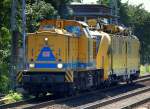 DB Netz AG 203 306-6 (92 80 1203 306-6 D-DB, Bj.1974) mit dem Hubarbeitsb�hnen-Instandstandhaltungsfahrzeug 711 116-4 am Haken am 27.07.09 Berlin-Karow.