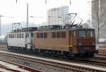 Diese Doppeltraktion EGP 142�r hat gerade einen Zementstaubsilozug zum Zementwerk Berlin Greifswalder Str.