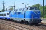 Die haben sich wohl farblich verabredet, EGP 221 136-5 mit einer Überführungsfahrt eines 8-teiligen FLIRT3-Züges mit hochwertigem Interieur von Stadler für Polen PKP Intercity am