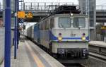 Etwas überraschend kam eine EGP Doppeltraktion mit 142 126-2 + 142 042-1 mit einem langen Containerzug durch den Bhf.