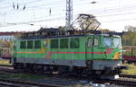 EGP mit 142 133-8 bei der Durchfahrt Bf.