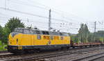 Weitere Überraschung an diesem Tag, die EGP 221 106-8 mit einem Ganzzug Drehgestell-Flachwagen (leer) am 25.07.17 Berlin-Springpfuhl. 