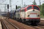 Doppeltraktion V170 1149 (Nohab Bj.1965) in rot/wei� mit STRABAG Logo + V170 1147 (Nohab Bj.1964) in dunkelblau mit Ganzzug Sch�ttgutwagen niederl�ndischer Bauart der Fa.