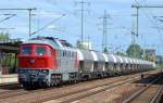 EKO-Trans mit EKO 42 (242 001-6) mit einem Zug Staubgut- und Kesselwagen bei der Durchfahrt Bhf.