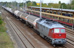 EKO-Trans mit der 242 001-6 und einem Ganzzug Gasdruckkesselwagen (Propen) am 30.09.16 Berlin-Springpfuhl.