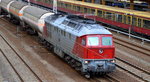 EKO-Trans mit der 242 001-6 und einem Ganzzug Gasdruckkesselwagen (Propen) am 30.09.16 Berlin-Springpfuhl.