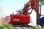 Das Tr�gersystem ZR 28 T mit Teleskopm�kler der Baufirma EUROVIA beim Neubau der S-Bahngleise Berlin Baumschulenweg Sommer 2008.