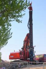 Hier ein Gesamtbild ZEPPELIN ZR 28 T Tr�gersystems mit Teleskopm�kler der Baufirma EUROVIA Neubau S-Bahngleise Berlin-Baunschulenweg Sommer 2008.