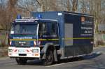 Einsatzfahrzeug der Netzgesellschaft Berlin-Brandenburg bei Notf�llen mit Gasleitungen, ein MAN LE 14.280 auf Einsatzfahrt mit Blaulicht in Berlin-Pankow, 13.03.14