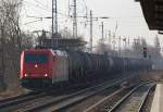 HGK 2064/185 606-1 (91 80 6185 606-1 D-HGK) mit Kesselwagenzug am 22.02.12 Berlin Karow Richtung Bernau.