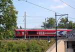 HGK DE669 (92 80 1266 069-4 D-HGK) mit Kesselwagenzug bei der �berfahrt Br�cke Berliner Str.