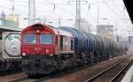 HGK DE 61 (266 061-1) durchfährt mit Kesselwagenzug den Bhf.