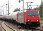 Alpha Trains Leasinglok HGK 2061/185 603-8 (91 80 6185 603-8 D-HGK, Bombardier, Bj.2008) mit Ganzzug Gasdruckkesselwagen bei der Durchfahrt im Bhf.