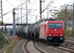 HGK Lok 185 632-7 (91 80 6185 632-7 D-HGK) mit Kesselwagenganzzug bei der Durchfahrt im Bhf.