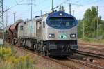 ITL Tiger 250 007-2 mit Ganzzug firmeneigener offener Sch�ttgutwagen am 31.08.11 bei der Durchfahrt im Bhf.