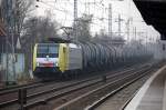 MRCE Dispolok ES 64 F4-205 (91 80 6189 205-8 D-DISPO) der ITL mit Kesselwagenzug am 24.11.11 Berlin-Karow Richtung Bernau.