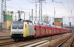 ES 64 F-902 (91 80 6152 197-0 D-ITL) mit PKW-Transportwageneinheiten(STVA) beladen mit fabrikneuen VW-Caddy aus dem VW-Werk in Polen (Poznan), 14.03.12 Bhf.