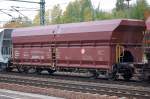Ein recht neuer vierachsiger Sch�ttgutwagen mit schlagartiger Schwerkraftentladung aus Tschechien vom Wageneinsteller FINANCIAL FOUND a.s.
