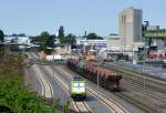 TL/Captrain 285 118-7 (92 88 0076 102-7 B-ITL, Bombardier Bj.2009) hat einen Kieszug zum Berliner Westhafen gebracht und pausiert bis zur Entladung zum Abtransport der Sch�ttgutwagen, 18.05.15