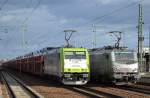 Captrain/ITL mit 185 562-6 und einem PKW-Transportzug VW-Nutzfahrzeuge am 19.11.15 Bhf.