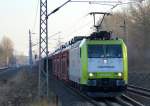 ITL/Captrain 185 542-8 mit PKW-Transportzug (VW-Nutzfahrzeuge)am 08.12.15 Berlin-Hirschgarten.