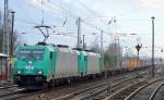 ITL 185 611-1 mit 185 633-5 und halb leerem Containerzug am Haken am 25.02.16 Berlin-Hirschgarten.