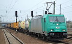 ITL 185 633-5 mit Containerzug am 12.04.16 Durchfahrt Bhf.