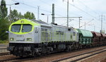 Captrain/ITL Tiger 250 007-2 mit einem Schüttgutwagenzug am 28.07.16 Durchfahrt Bf.