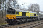 ITL mit 66 02 (266 030-6) mit einem Schüttgutwagenzug Kies bei der Einfahrt zur Industrieübergabe Nordost am 13.12.16 Berlin-Marzahn.