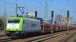 Captrain/ITL Lok 185 598-0 mit PKW-Transportzug (fabrikneue VW Nutzfahrzeuge aus polnischer Produktion), 28.03.17 Bf.