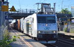 ITL 185 548-5 mit Kesselwagenzug, hintendran noch die Captrain/ITL 185 598-0 am 01.06.17 Bf.