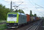 Captrain/ITL 185 562-6 mit Containerzug am 14.06.17 Berlin-Hohenschönhausen.