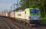 Captrain/ITL 193 894-3 [NVR-Number: 91 80 6193 894-3 D-ITL, Siemens Bj.2016) mit Containerzug bei der Durchfahrt Bf.