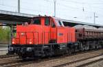 LOCON 215 (214 005-1) mit einem Ganzzug Schüttgutkippwagen (On Rail GmbH) mit Schotter befüllt am 09.10.14 Bhf.